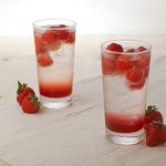 국산 완숙 딸기 사워 Carbonated Shochu with Ripe Strawberry