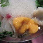 レストラン バカール - 冷製コンソメゼリーとカリフラワーのムース 根室の塩水ウニと共に2