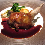レストラン バカール - ブルターニュ産うずらに麦を詰めた丸ごとロースト ポルト酒薫るソース3