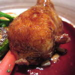 レストラン バカール - ブルターニュ産うずらに麦を詰めた丸ごとロースト ポルト酒薫るソース4