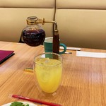 Kafe Aoyama Kurashiki Nakashouten - ドリンクのコーヒーとグレープフルーツジュース。