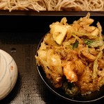 Sudakin - かき揚げ丼、イカと、海老、茄子と、三つ葉、かき揚げはさっくりで、最後まで美味しく頂きました！