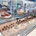 HI-CACAO CHOCOLATE STAND - 