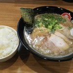 ラーメンきいち - ライス  ランチタイム１００円です