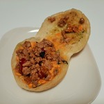 セシュエット - ゴロッと粗挽きの豚挽き肉に赤パプリカやバジル、ナンプラーや唐辛子、オイスターソースのコクを感じる本格ガパオがぎっしり