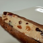 セシュエット - キラキラとカラフルなドライフルーツは、カルヴァドス（りんごの蒸留酒）に漬け込まれ洋酒の香りが豊か