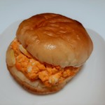 セシュエット - 黄金色のタマゴサラダが溢れるほどサンドされた、たまらないビジュアル！タマゴサンドGOLD270円