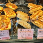 セシュエット - 風味良いパンと具の華やかな共演、サバのラグーや海老のタルティーヌなど