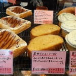 セシュエット - スイーツ系も魅力的、分厚いハニートーストや塩キャラメルトースト、ホワイトチョコのアイシングを使った栗黒豆ほうじ茶ロール