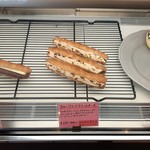 セシュエット - 冷蔵コーナーの魅惑的なスイーツ系、あんバターやフルーツ入りクリームチーズ、塩あんクリームなど