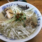 ラーメン無法松 - 名物無法松ラーメン　ワンタンも入ってます