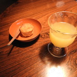 亀の井別荘 - ウエルカムドリンク子供