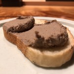 焼き鳥 とりら - 熟成日本酒や、赤ワイン、
      樽香の効いた白ワインと
      とても相性が良いですね！