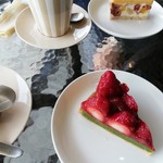 Bébé - 手前:ﾀﾙﾄ・ｵ・ﾌﾚｰｽﾞ+奥:ｽｩﾘｰ