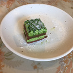 ブラッセリエ - サービスのケーキ！
            半分食べたところで写真撮ってない事に気づいた！