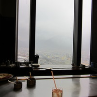 鉄板焼なにわ - 鉄板焼きコーナーのカウンター席