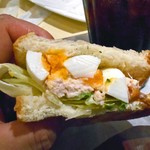 ドトールコーヒーショップ - スモークチキンと半熟たまごサンド