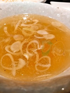 Sumibiyakiniku Chuukasoba Tenzen - お店の顔！鶏スープ。