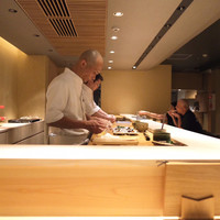 鮨 不二楼 - 3階はLive感を味わえるカウンター