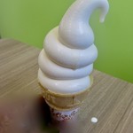 えぐぅ～カフェ - 幸せたまごのソフトクリーム（432円税込）