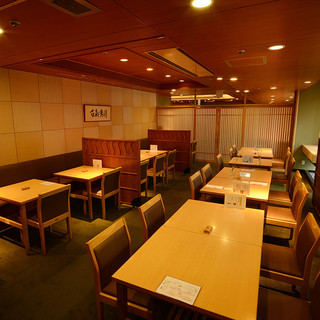 20名様から25名様までご利用頂けるテーブル個室です。ご親戚のお集まりに最適です