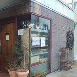 リストランテ真田 - 商店街にあります