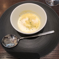 THE FUNATSUYA - amuse 冷製豆乳パンナコッタのスープ
                    掴みはオッケーですね^_^