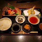 海へ - 刺身定食　990円