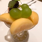 渋谷西村 フルーツパーラー - 桃＆葡萄パフェ