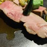 modest - 肉汁が滴る。