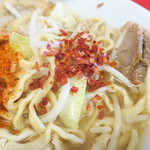 ラーメン二郎 - 粗挽き唐辛子投下～♪
