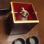 箱根　弓庵 - 中は錫のお銚子えす。