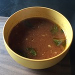 スプーンソング - 【ラッサム(酸っぱ辛いスープ)】ここのラッサムはトマトベースで、温かい状態での提供です。