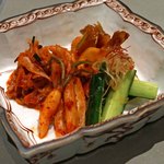 銀座焼肉 Salon de AgingBeef - キムチ盛り合わせ　　白菜、蕪、オイキムチ、姫大根のカクテキ