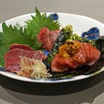 銀座焼肉 Salon de AgingBeef - 一口肉刺し　　左下から時計回りで、ハツのタタキ、イチボ炙り、炙った北海道産雲丹とサーロインのキンパ（韓国海苔巻き寿司）風の三種