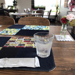 カフェ チャム - テーブル席に着席(^^)