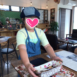 カフェ チャム - 夏休み期間で
      店主のお子さんがお店のお手伝いを(^｡^)
      『いらっしゃいませ、もうしょうしょうおまちください』
      思わずキュンと( ⸝⸝⸝⁼̴́⌄⁼̴̀⸝⸝⸝)