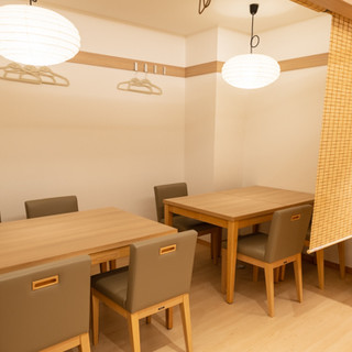 1~7名様
                                          簾を下げて半個室としてご利用いただけます。