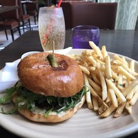 ウルフギャング・パック カフェ 愛知芸術文化センター店 - WP BURGER ウルフギャング・パック カフェ 愛知芸術文化センター店 - WP BURGER