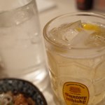 元祖立ち飲み屋 - レモンサワーとハイボールで乾杯