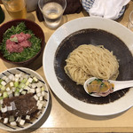 饗 くろ喜 - くろ㐂の夏麺2019第5弾「鮪（まぐろ）つけそば」1500円と「ミナミマグロねぎとろ飯」300円