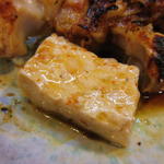 酒蔵 力 - 煮込みの豆腐も焼き豚足のタレで