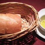 サーラ・マンジェ・ドゥ・クール  - 