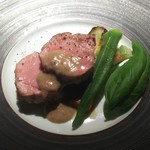 サーラ・マンジェ・ドゥ・クール  - 