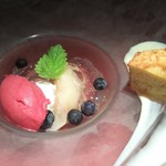 サーラ・マンジェ・ドゥ・クール  - 