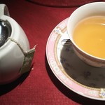 サーラ・マンジェ・ドゥ・クール  - 