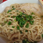 ラーメン二郎 - 赤酢がいい仕事してくれる