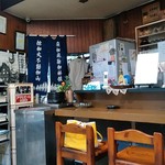 亀の家食堂 - 厨房入口
      手前の銀色の機器におでん