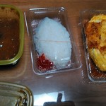 亀の家食堂 - テイクアウトのカレーライス
      オムライス
      パック代10円