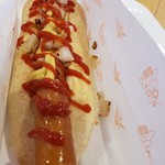 清泉寮ジャージーハット - ケチャップとマスタードかけたら、それなりに見えたけど。